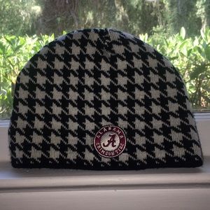 Alabama Crimson Tide black and white beanie
